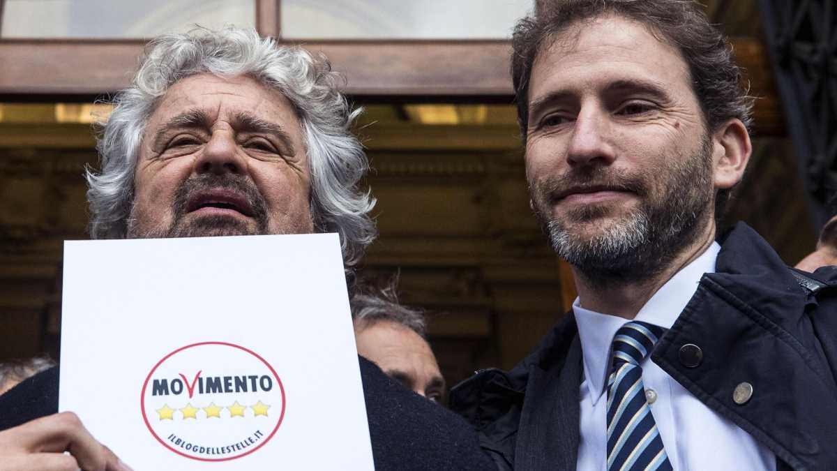 Immagine di La guerra dei soldi. Rousseau pronto a scendere in campo contro il M5s