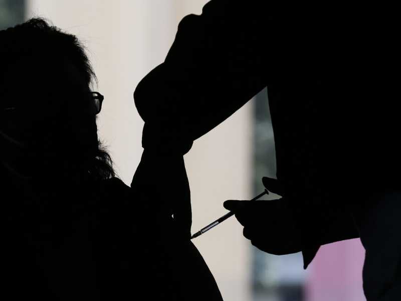 Autarchie vaccinali e subbugli politici