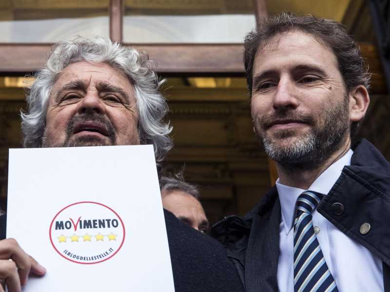 La guerra dei soldi. Rousseau pronto a scendere in campo contro il M5s