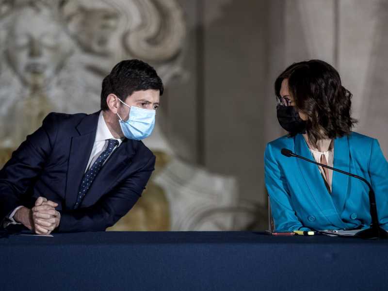 "Superare i dpcm". Così il Parlamento chiede a Draghi una "effettiva discontinuità"