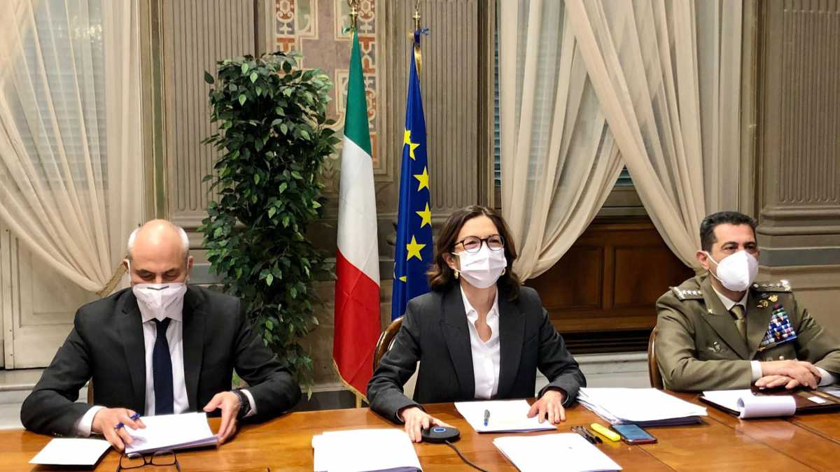 Immagine di Il governo accelera sui vaccini. E il Lazio vuole Sputnik