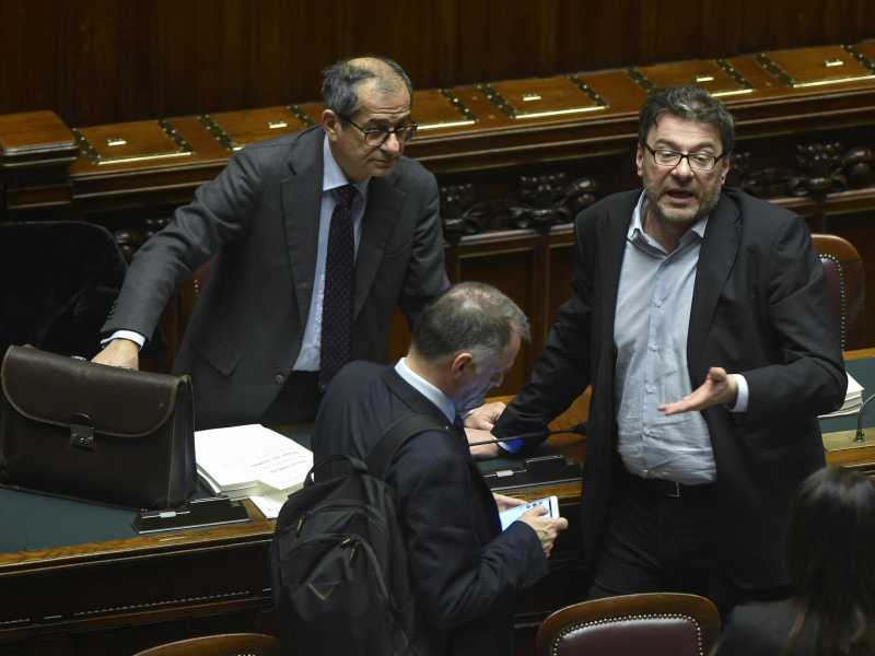 Giorgetti ricomincia da Tria: l'ex ministro nel suo staff dopo le liti su Mes e flat tax