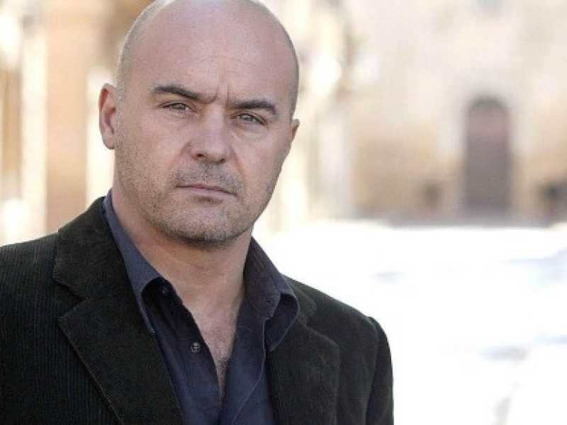 Luca Zingaretti nei panni del Commissario Montalbano