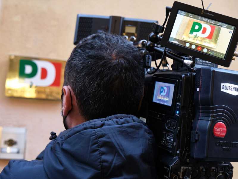 Circo Pd: Grillo si propone segretario e le sardine occupano la sede. Aiuto!