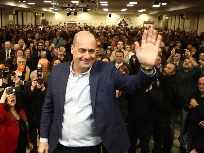 Nel circolo di Pd di Zingaretti: "Ha rinnovato la tessera: sembrava un uomo libero"