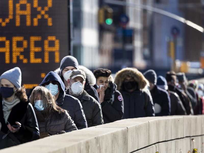 Un centro di vaccinazione a New York (foto Ansa)
