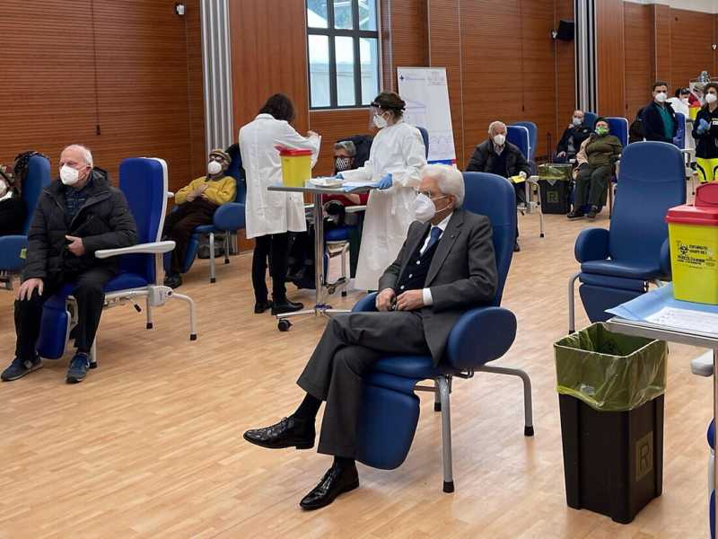 Cosa ci insegna la bellissima foto di Mattarella allo Spallanzani