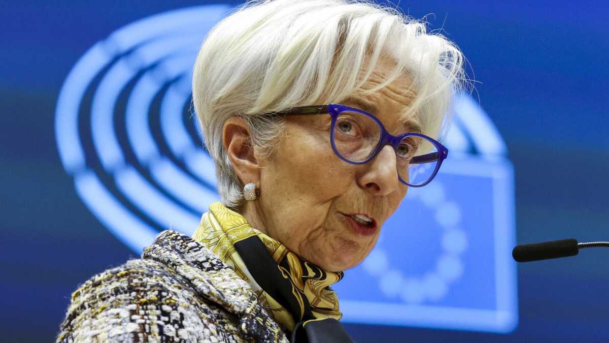 Immagine di Draghi in ascolto di Lagarde per capire come si muoverà la Bce
