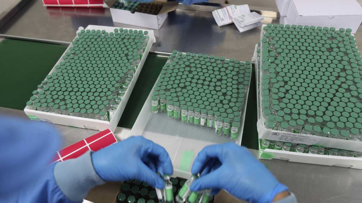 Immagine di I motivi dei ritardi di AstraZeneca e i rischi di una "guerra protezionistica" vaccinale