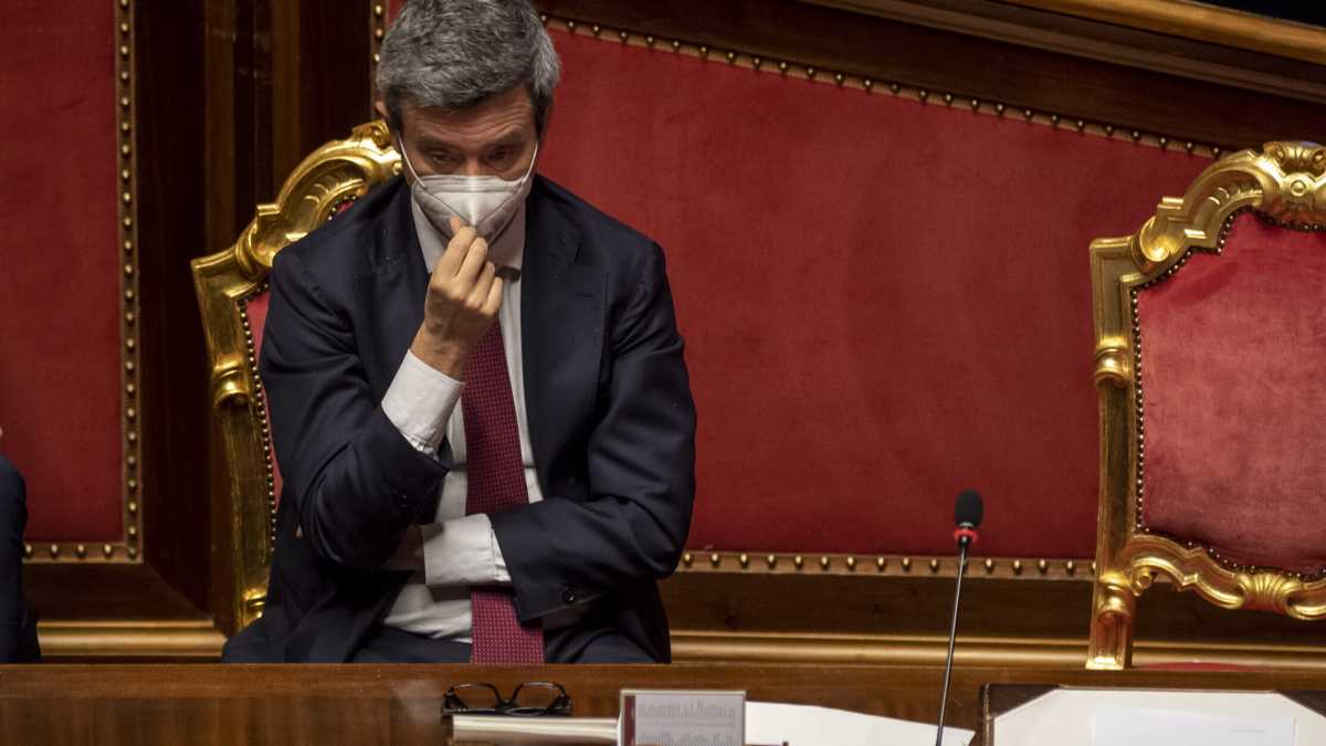Immagine di Così Orlando pensa a una proroga per i navigator. Ma con Parisi è rottura