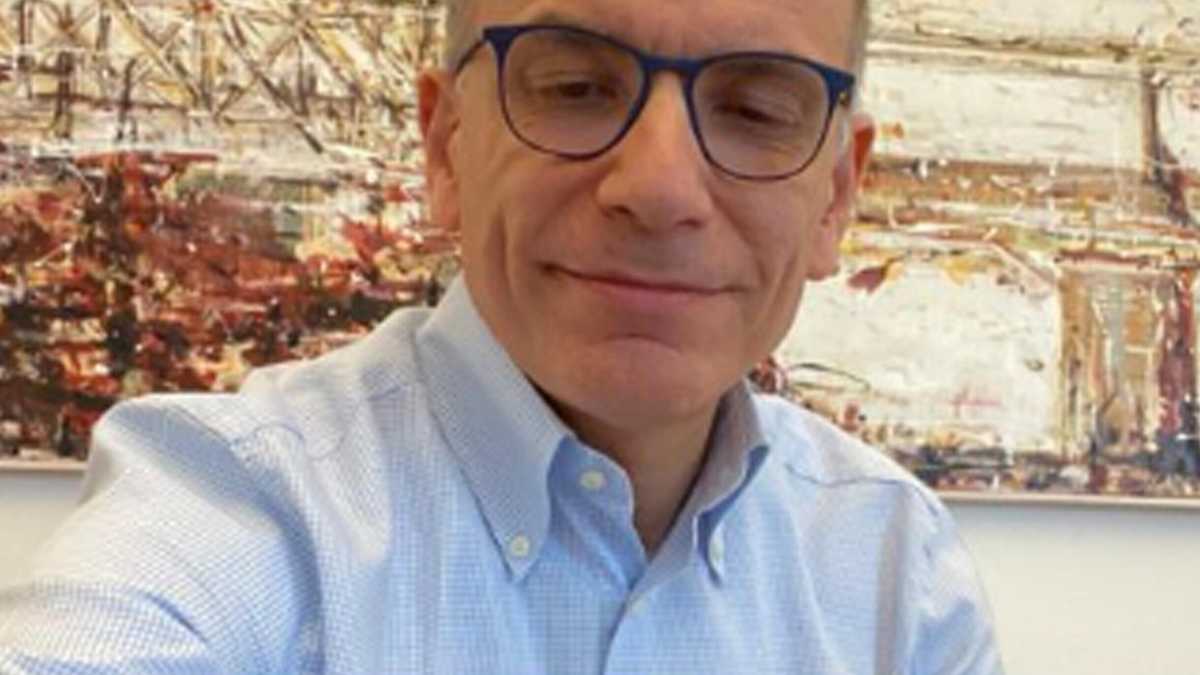 Immagine di Letta ai militanti del circolo Pd Testaccio: "Che devo dire domani?"