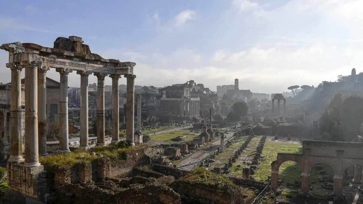 Immagine di Aldo Rossi, foro romano e caffè