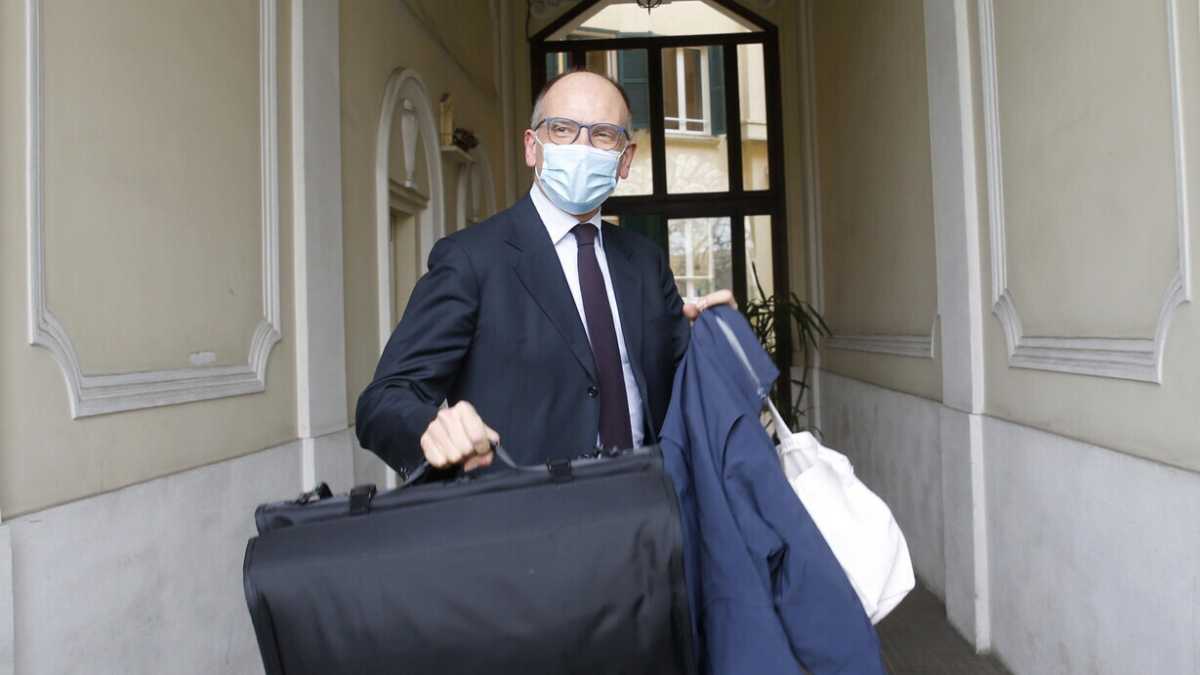 Immagine di Enrico Letta annuncia la candidatura a segretario del Pd: "Io ci sono"