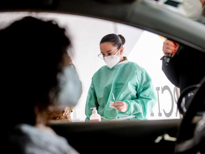 Del vaccino non si butta via niente. Cosa fare con le dosi di chi salta il turno