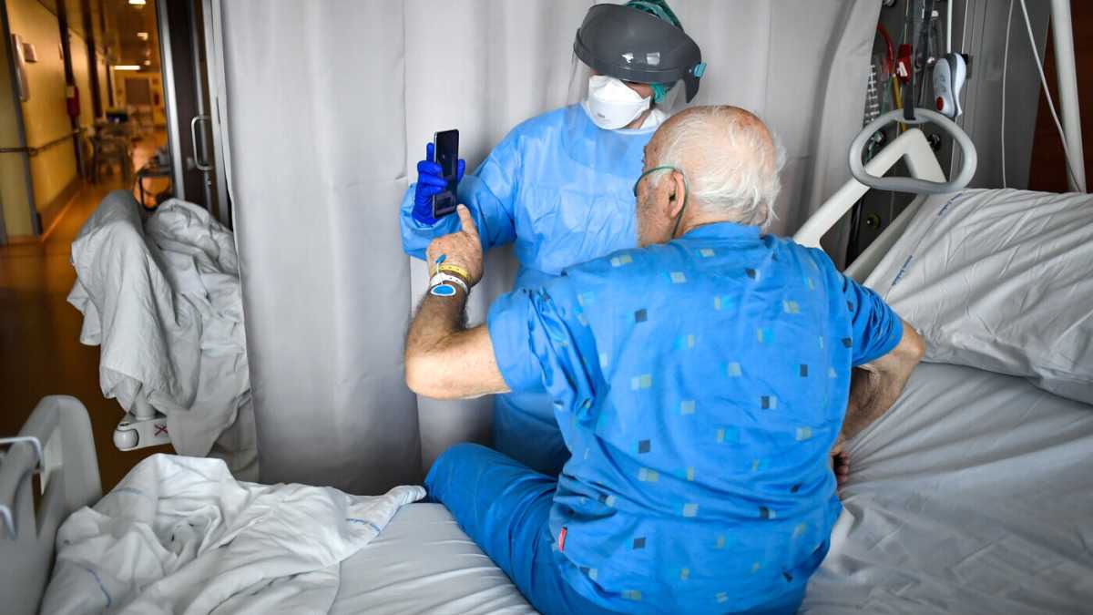 Immagine di Salvate i nonni dalle videochiamate