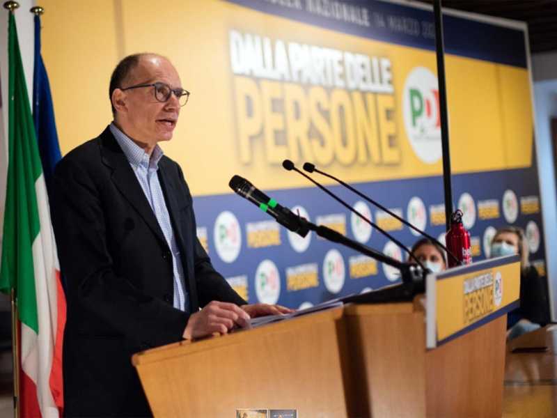 Letta disorienta le correnti, mossa di Renzi, Gualtieri a Roma