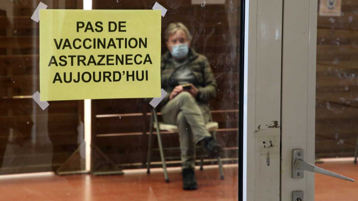 Immagine di Astrazeneca è più pericoloso degli altri vaccini? Un confronto sugli effetti indesiderati