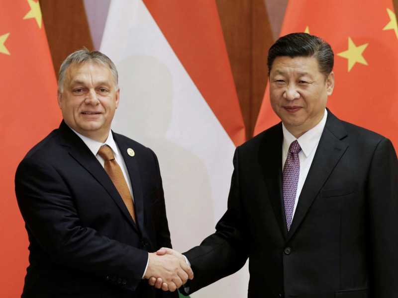 Victor Orban e Xi Jinping durante un incontro a Pechino nel 2017