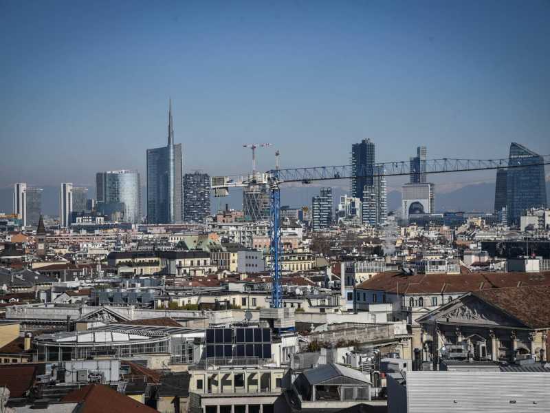 skyline di Milano (foto Ansa)