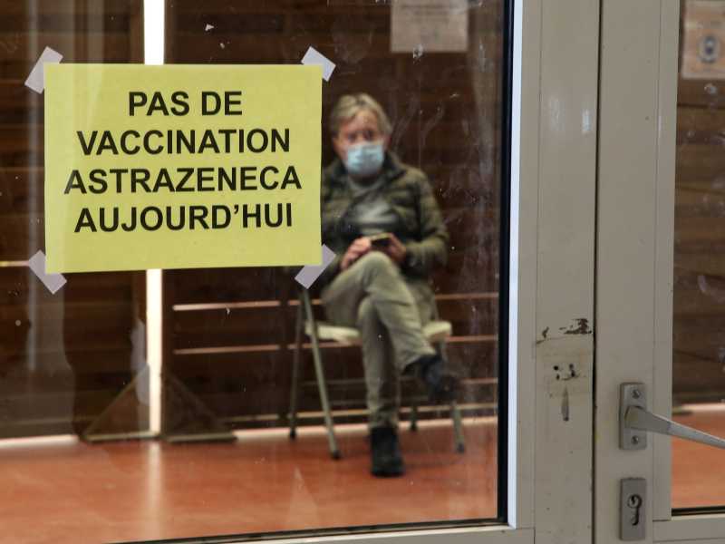 Astrazeneca è più pericoloso degli altri vaccini? Un confronto sugli effetti indesiderati