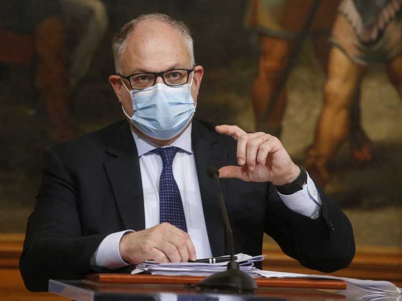 Roberto Gualtieri, ex ministro dell'Economia, potrebbe essere il candidato sindaco Pd a Roma (LaPresse)