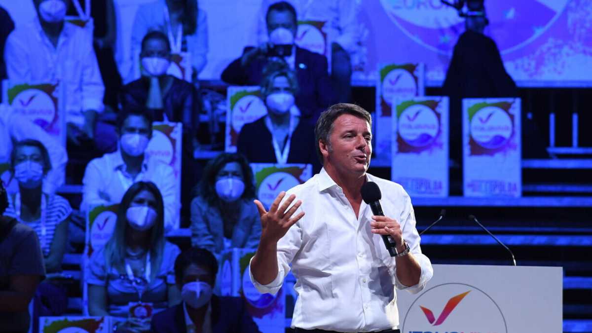 Immagine di Renzi e i tormenti di Iv: 4 parlamentari verso il Pd e Matteo medita il passo di lato