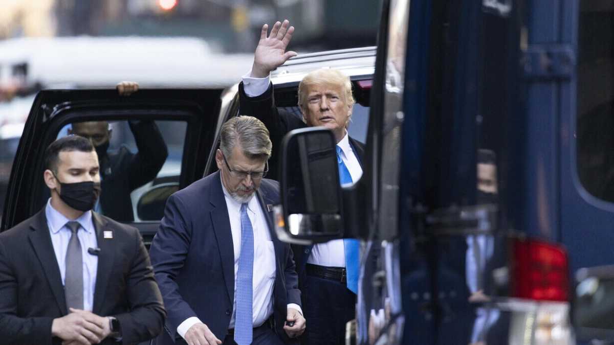 Immagine di Trump comincia a sparire