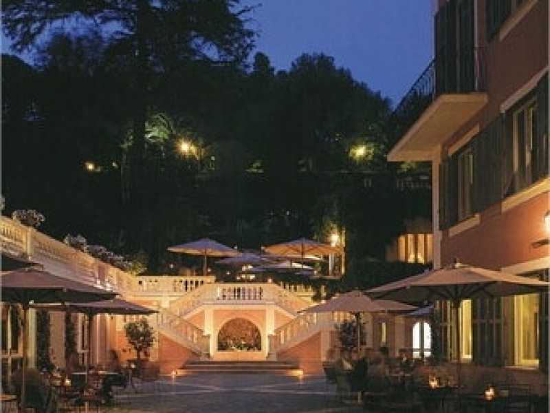 Il giardino dell'Hotel de Russie (foto Ansa)