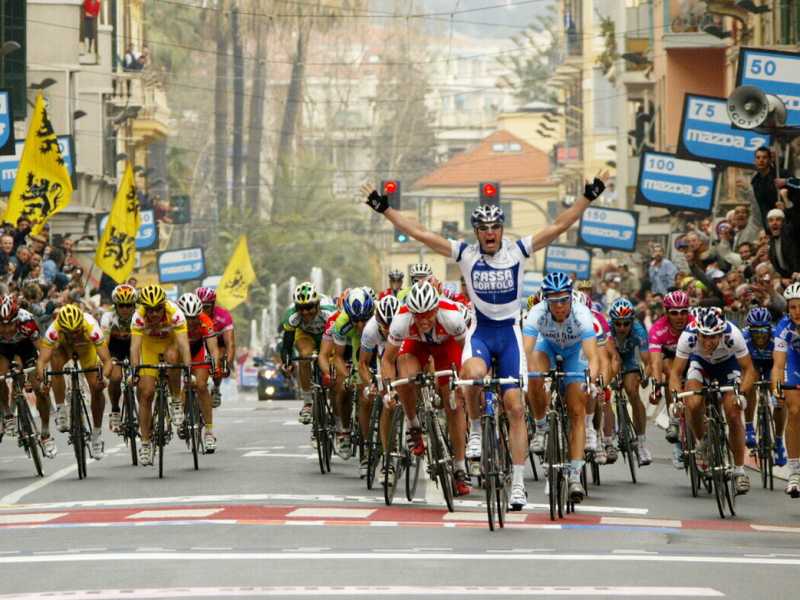 L'arrivo della Milano-Sanremo 2005 vinta da Alessandro Petacchi (foto LaPresse) 