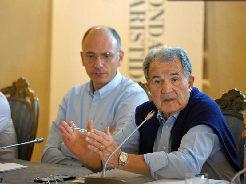 Enrico Letta e Romano Prodi, alcuni dei "grandi offesi" della sinistra (Ansa)<br />