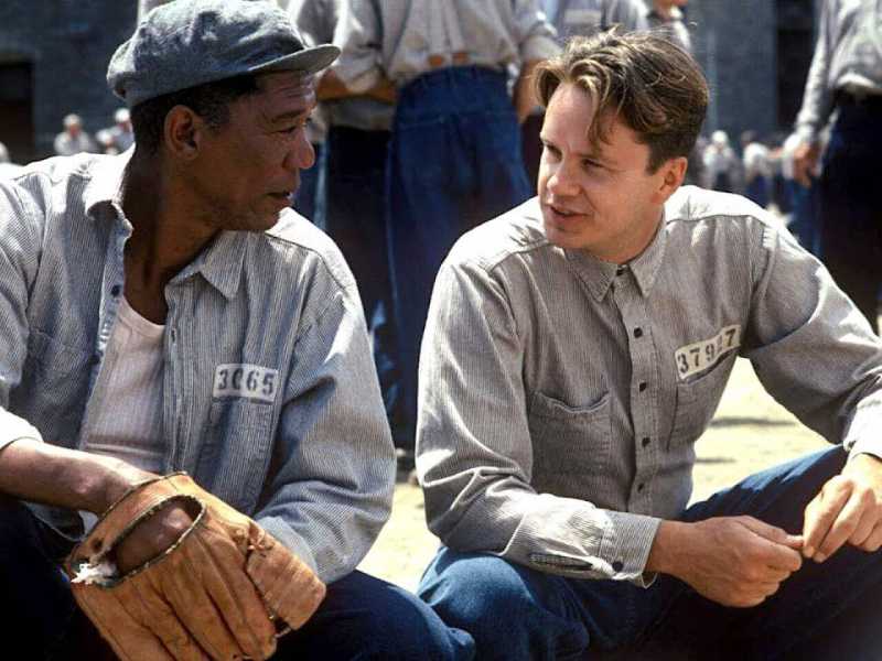Morgan Freeman e Tim Robbins nel film &ldquo;Le ali della libert&agrave;&rdquo; (1994) diretto da Frank Darabont&nbsp;<br />