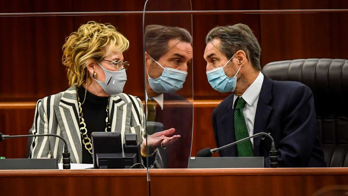 Immagine di "Sulla Lombardia non si molla". L'accordo tra Salvini e il Cav. per puntellare Fontana