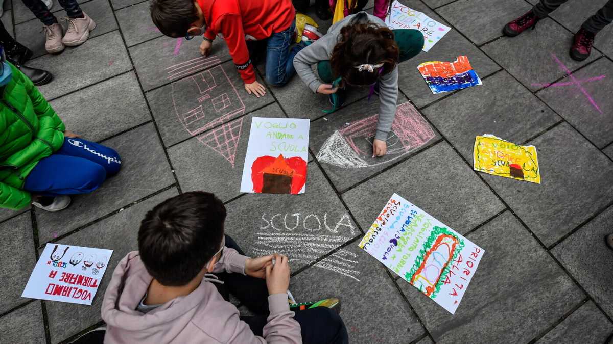 Scuole aperte. Cercasi con urgenza dei caregiver degli anti casta