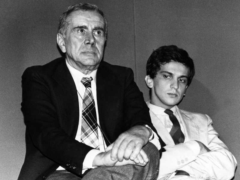 Il giornalista e presentatore televisivo Enzo Tortora con Tony Negri alla manifestazione dei Radicali (da archivio LaPresse)