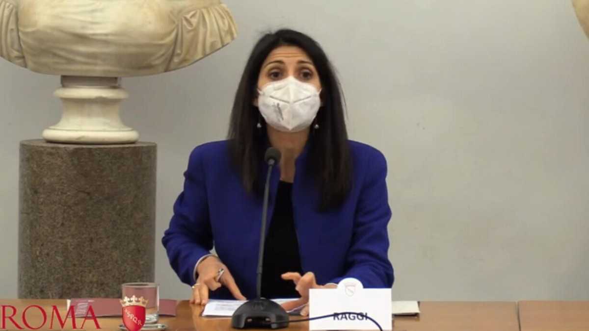 Immagine di Sfiducia, primarie allargate e appelli: Conte e Letta provano a disinnescare Raggi