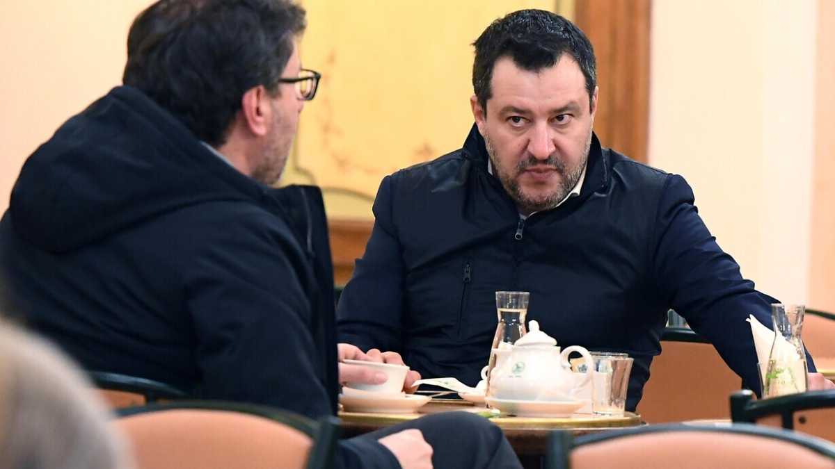 Immagine di Salvini sbraita contro Draghi per le chiusure, ma Giorgetti in cabina regia abbozza