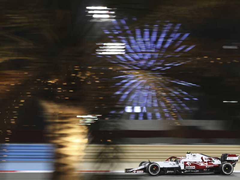 L&rsquo;Alfa Romeo di Antonio Giovinazzi durante le prove libere di venerd&igrave;&nbsp; in Bahrein, prima tappa del Mondiale di Formula 1 (foto LaPresse)&nbsp;&nbsp;