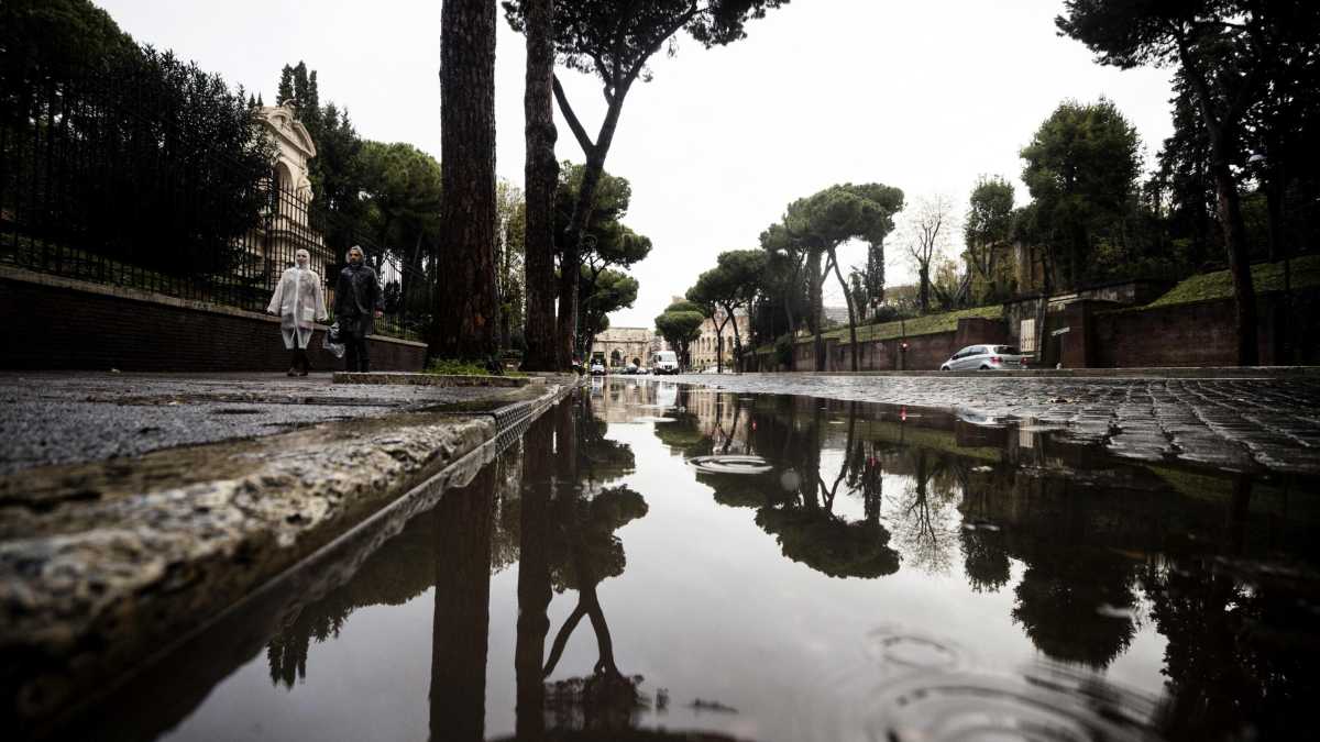 Immagine di A Roma i tombini si riparano con Paint