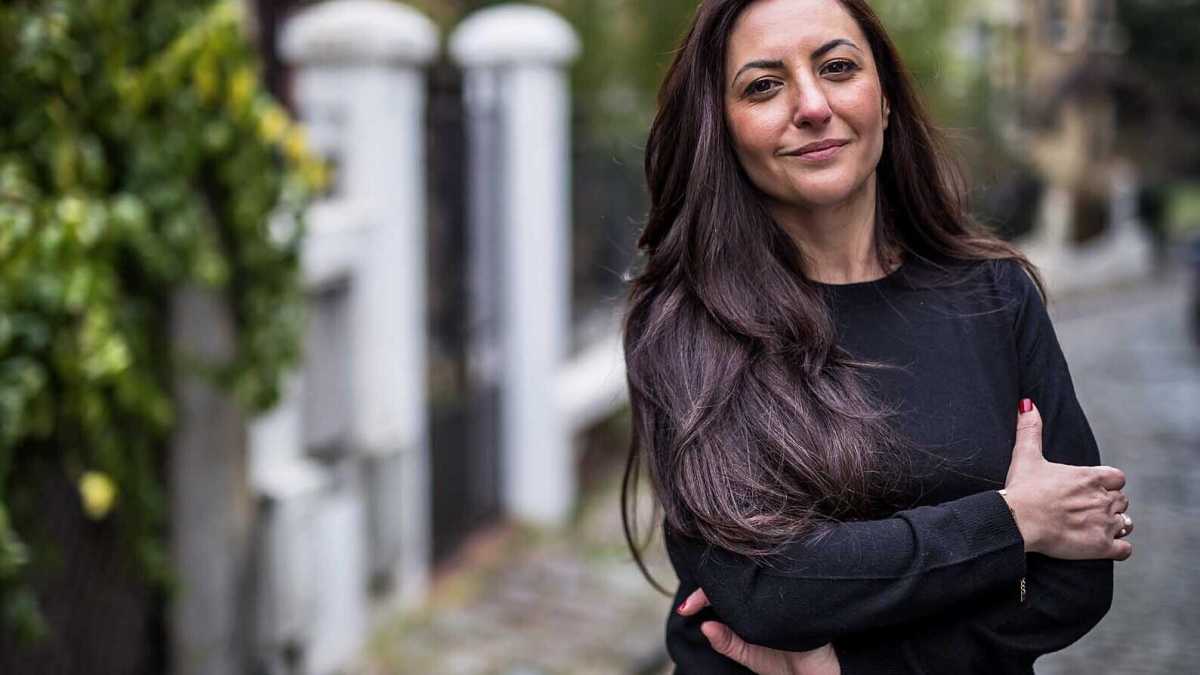 Immagine di “Amo la Francia”. E la scrittrice turca Claire Koc finisce sotto scorta