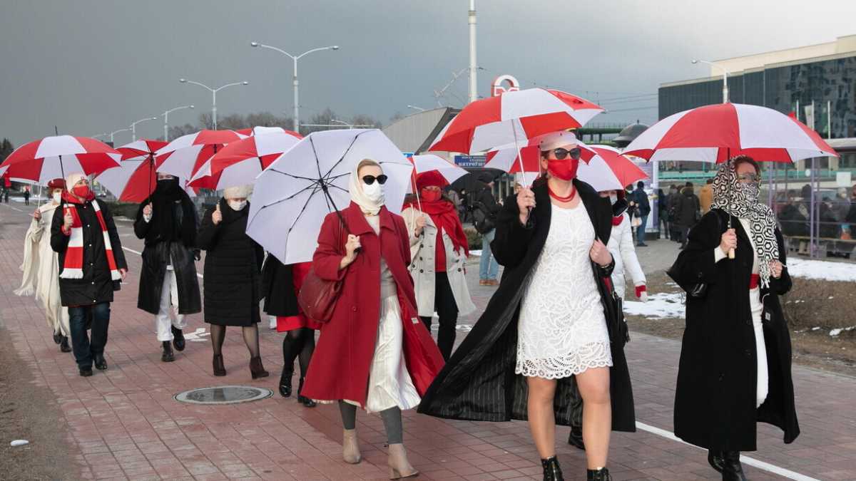Immagine di A Minsk tutto è resistenza, anche le caramelle. Rigorosamente bianche e rosse