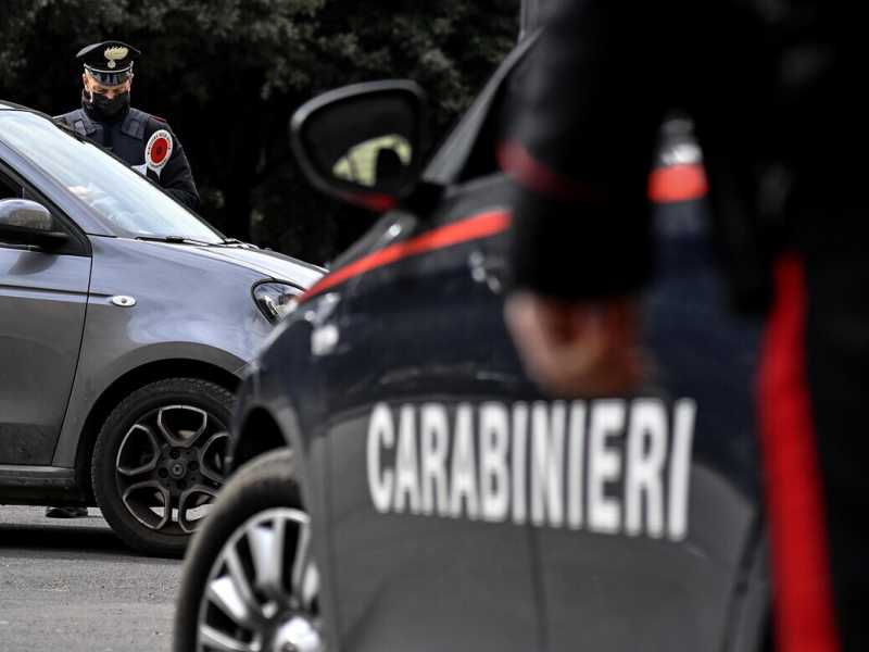 Contro il governo, contro l’opposizione. Alle vestali della Costituzione non restano che i carabinieri