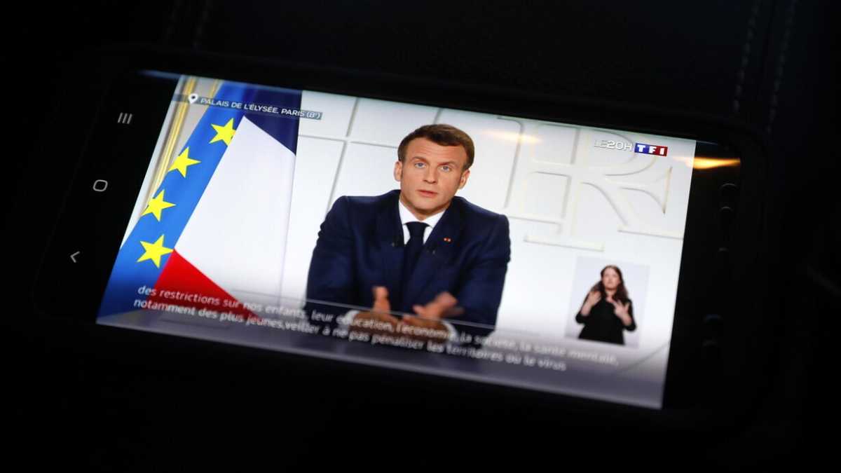 Immagine di La Francia in rosso chiude le scuole