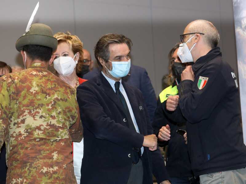 Da sinistra: il commissario Francesco Paolo Figliuolo, Letizia Moratti, il presidente Attilio Fontana e Fabrizio Curcio, dopo l'ispezione alla Fiera di Milano (Ansa) <br />
