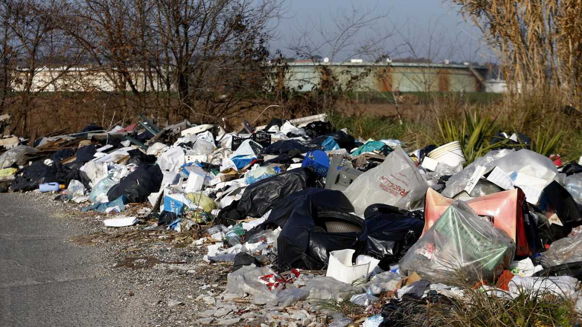 Immagine di Monnezza Capitale. Perché Roma non sa più dove mettere i rifiuti