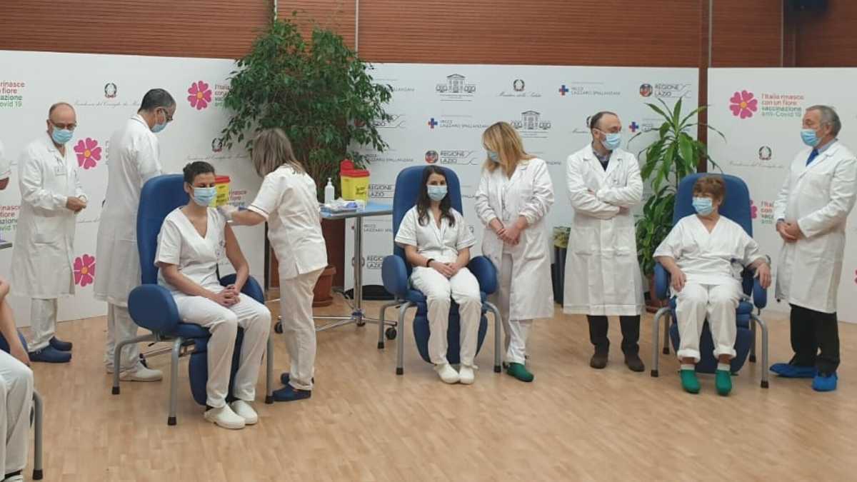 Immagine di Il pericoloso confine della libertà dei medici no vax