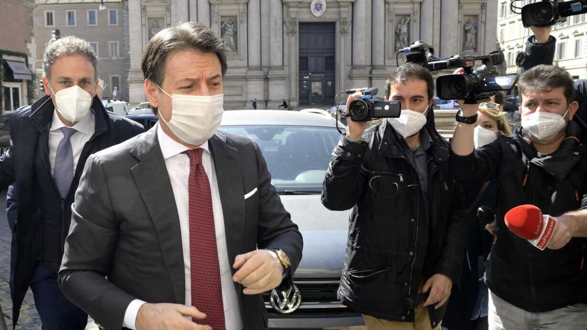Immagine di Casalino, ma non solo: ecco il "ciuffo magico" di Conte per trasformare il M5s in partito