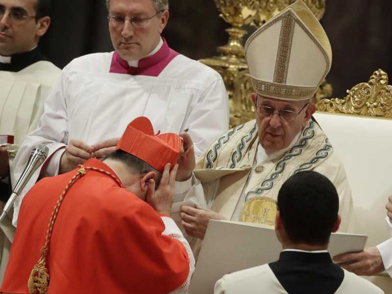 Giugno 2018, il cardinale Becciu riceve il berretto rosso a tre punte da Papa Francesco durante un concistoro nella Basilica di San Pietro (LaPresse) &nbsp;<br />