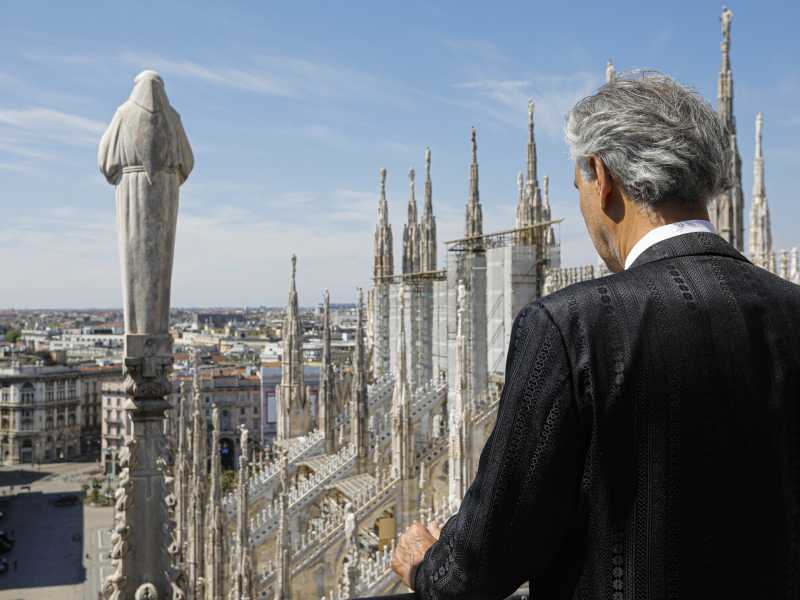 Il concerto di Pasqua 2020 di Andrea Bocelli dal duomo di Milano (Foto LUCA ROSSETTI/COURTESY SUGAR SRL/DECCA RECORDS/LaPresse)