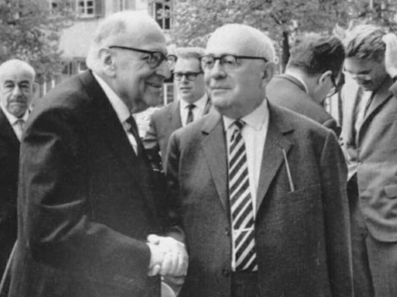 Max Horkheimer e Theodor Adorno in una foto del 1965 (Wikimedia commons) <br />