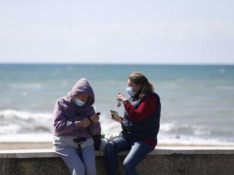 Pasquetta sul litorale a Ostia (foto LaPresse)